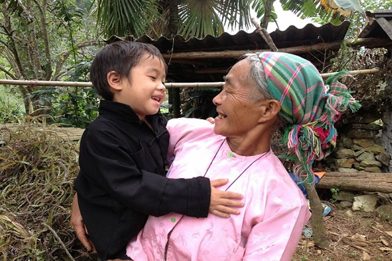 mơ thấy bà nội đánh con gì